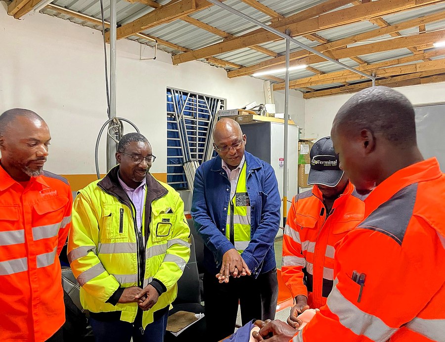 Trainers practising incident response technique in close detail during an EI4HD OHS session.